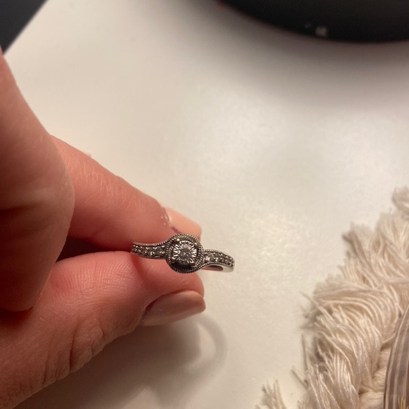 Reed jewelers diamond ring - Picture 1 of 4